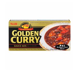 S&B Golden Curry Hot (220g)